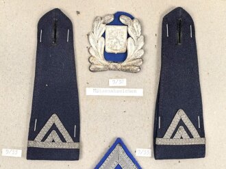 Finnland, Sammlung Rangabzeichen der Polizei, auf Karton...