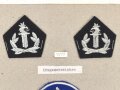 Finnland, Sammlung Kragenabzeichen und Ärmelabzeichen der Polizei, auf Karton getackert