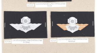 Finnland, Sammlung Barettabzeichen und Leistungsabzeichen der Marinetaucher, auf Karton getackert