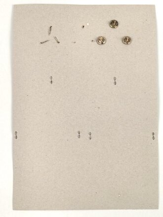 Finnland, Sammlung Barettabzeichen und Leistungsabzeichen der Marinetaucher, auf Karton getackert