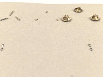 Finnland, Sammlung Barettabzeichen und Leistungsabzeichen der Marinetaucher, auf Karton getackert