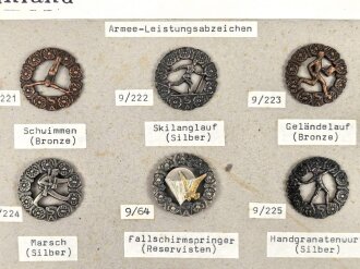 Finnland, Sammlung Armee- Leistungsabzeichen, auf Karton