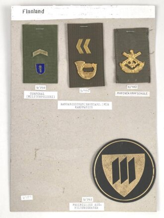 Finnland, Sammlung Rangabzeichen, auf Karton getackert