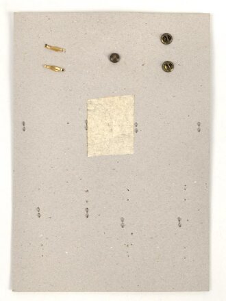 Finnland, Sammlung Ärmelabzeichen und Barettabzeichen, auf Karton getackert