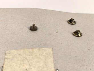 Finnland, Sammlung Ärmelabzeichen und Barettabzeichen, auf Karton getackert