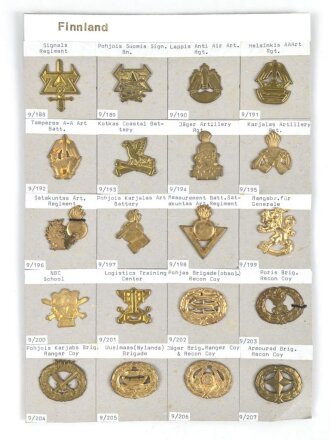 Finnland, Sammlung Barettabzeichen, auf Karton