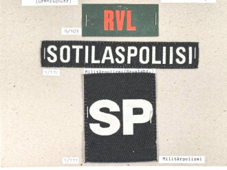 Finnland, Sammlung Abzeichen der Militärpolizei, auf Karton teils getackert