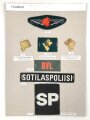 Finnland, Sammlung Abzeichen der Militärpolizei, auf Karton teils getackert