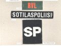 Finnland, Sammlung Abzeichen der Militärpolizei, auf Karton teils getackert