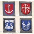 Finnland, Sammlung Ärmelabzeichen, auf Karton getackert