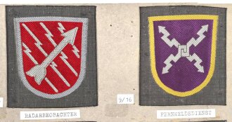 Finnland, Sammlung Ärmelabzeichen, auf Karton getackert