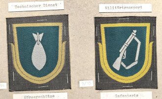 Finnland, Sammlung Ärmelabzeichen, auf Karton getackert