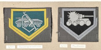 Finnland, Sammlung Ärmelabzeichen, auf Karton getackert