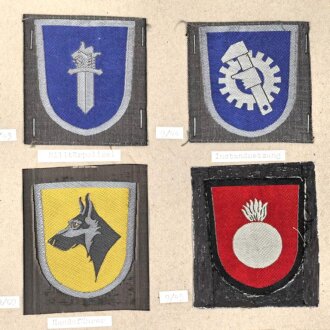 Finnland, Sammlung Ärmelabzeichen, auf Karton getackert