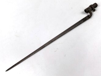 Großbritannien, Tüllenbajonett Modell 1876 vermutlich für Martini Henry  Gesamtlänge 62,5 cm, 3-Kantklinge, Tüllendurchmesser 16mm, ungereinigt