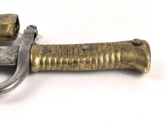 Bayern, Seitengewehr für Werder Gewehr Modell 1869, erleichtertes Modell, Scheidenbleche beschädigt, Naht des Scheidenleder offen, Leder weich, diverse Markierungen auf den Metallteilen, Herstellersteller W&ST (?), schlecht lesbar