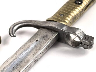 Bayern, Seitengewehr für Werder Gewehr Modell 1869, erleichtertes Modell, Scheidenbleche beschädigt, Naht des Scheidenleder offen, Leder weich, diverse Markierungen auf den Metallteilen, Herstellersteller W&ST (?), schlecht lesbar