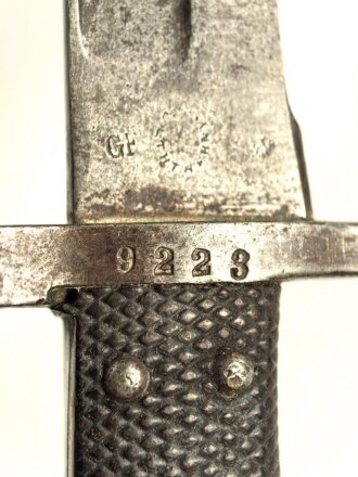 Österreich, Jatagan Seitengewehr Werndl Modell 1870, zum Infanterie- und Jägergewehr M1867/77.ohne Scheide, mit Abnahmemarke in Form des Doppeladlers, Herstellermarken auf der Klinge  und weitere Marken auf der Parierstange