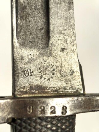 Österreich, Jatagan Seitengewehr Werndl Modell 1870, zum Infanterie- und Jägergewehr M1867/77.ohne Scheide, mit Abnahmemarke in Form des Doppeladlers, Herstellermarken auf der Klinge  und weitere Marken auf der Parierstange