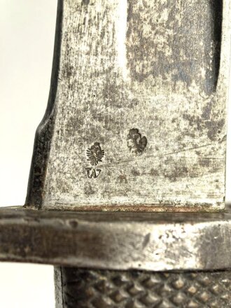 Österreich, Jatagan Seitengewehr Werndl Modell 1870, zum Infanterie- und Jägergewehr M1867/77.ohne Scheide, mit Abnahmemarke in Form des Doppeladlers, Herstellermarken auf der Klinge  und weitere Marken auf der Parierstange