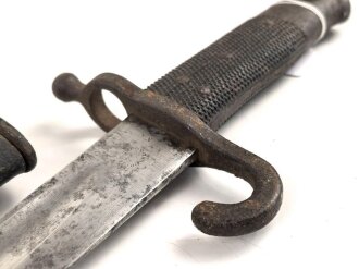 Österreich, Jatagan Seitengewehr Werndl Modell 1867, zum Infanterie- und Jägergewehr M1867/77., mit Abnahmemarke in Form des Doppeladlers, Herstellermarken auf der Klinge  und weitere Marken auf der Parierstange, ungereinigt,
