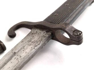 Österreich, Jatagan Seitengewehr Werndl Modell 1873, zum Infanterie- und Jägergewehr M1867/77., mit Abnahmemarke in Form des Doppeladlers, Herstellermarken auf der Klinge  und weitere Marken auf der Parierstange, ungereinigt,