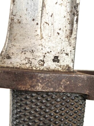 Österreich, Jatagan Seitengewehr Werndl Modell 1873, zum Infanterie- und Jägergewehr M1867/77., mit Abnahmemarke in Form des Doppeladlers, Herstellermarken auf der Klinge  und weitere Marken auf der Parierstange, ungereinigt,