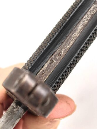 Österreich, Jatagan Seitengewehr Werndl Modell 1873, zum Infanterie- und Jägergewehr M1867/77., mit Abnahmemarke in Form des Doppeladlers, Herstellermarken auf der Klinge  und weitere Marken auf der Parierstange, ungereinigt,