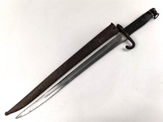 Österreich, Jatagan Seitengewehr Werndl Modell 1873, zum Infanterie- und Jägergewehr M1867/77., mit Abnahmemarke in Form des Doppeladlers, Herstellermarken auf der Klinge  und weitere Marken auf der Parierstange, ungereinigt,