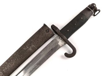 Österreich, Jatagan Seitengewehr Werndl Modell 1873, zum Infanterie- und Jägergewehr M1867/77., mit Abnahmemarke in Form des Doppeladlers, Herstellermarken auf der Klinge  und weitere Marken auf der Parierstange, ungereinigt,