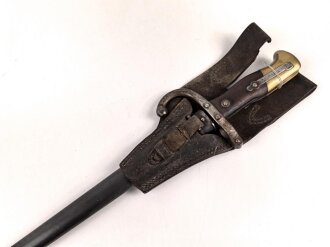 Frankreich, Seitengewehr Gras Modell 1874, sogenanntes Epee Bajonett, mit Koppelschuh, nummerngleich, Fertigung Saint Etienne 1877, zugehöriger Koppelschuh, dieser leicht defekt
