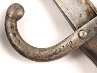 Frankreich, Seitengewehr Gras Modell 1874, sogenanntes Epee Bajonett, mit Koppelschuh, nummerngleich, Fertigung Saint Etienne 1877, zugehöriger Koppelschuh, dieser leicht defekt