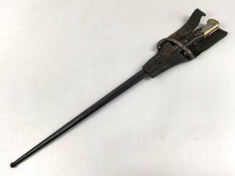 Frankreich, Seitengewehr Gras Modell 1874, sogenanntes Epee Bajonett, mit Koppelschuh, nummerngleich, Fertigung Saint Etienne 1877, zugehöriger Koppelschuh, dieser leicht defekt