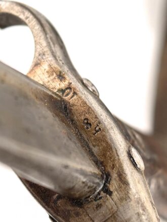 Frankreich, Seitengewehr Gras Modell 1874, sogenanntes Epee Bajonett, mit Koppelschuh, nummerngleich, Fertigung Saint Etienne 1877, zugehöriger Koppelschuh, dieser leicht defekt