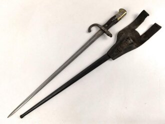 Frankreich, Seitengewehr Gras Modell 1874, sogenanntes Epee Bajonett, mit Koppelschuh, nummerngleich, Fertigung Saint Etienne 1877, zugehöriger Koppelschuh, dieser leicht defekt