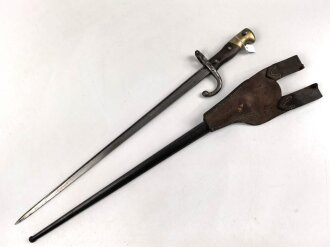 Frankreich, Seitengewehr Gras Modell 1874, sogenanntes Epee Bajonett, mit Koppelschuh, nummerngleich, Fertigung Saint Etienne 1877, zugehöriger Koppelschuh, dieser leicht defekt