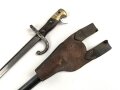 Frankreich, Seitengewehr Gras Modell 1874, sogenanntes Epee Bajonett, mit Koppelschuh, nummerngleich, Fertigung Saint Etienne 1877, zugehöriger Koppelschuh, dieser leicht defekt