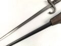 Frankreich, Seitengewehr Gras Modell 1874, sogenanntes Epee Bajonett, mit Koppelschuh, nummerngleich, Fertigung Saint Etienne 1877, zugehöriger Koppelschuh, dieser leicht defekt