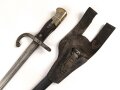 Frankreich, Seitengewehr Gras Modell 1874, sogenanntes Epee Bajonett, mit Koppelschuh, nummerngleich, Fertigung Saint Etienne 1877, zugehöriger Koppelschuh, dieser leicht defekt