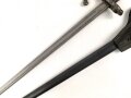 Frankreich, Seitengewehr Gras Modell 1874, sogenanntes Epee Bajonett, mit Koppelschuh, nummerngleich, Fertigung Saint Etienne 1877, zugehöriger Koppelschuh, dieser leicht defekt