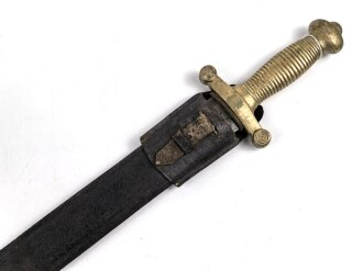 Frankreich Faschinenmesser Modell 1831, ungereinigt, Herstellerstempel Pichet freres Chatellerault 1833, mit Koppelschuh deren Befestigungslasche leider abgerissen ist, Scheide  cirka 9 mm geschrumpft