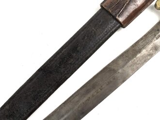 Frankreich Faschinenmesser Modell 1831, ungereinigt, Herstellerstempel Pichet freres Chatellerault 1833, mit Koppelschuh deren Befestigungslasche leider abgerissen ist, Scheide  cirka 9 mm geschrumpft