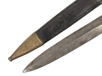 Frankreich Faschinenmesser Modell 1831, ungereinigt, Herstellerstempel Pichet freres Chatellerault 1833, mit Koppelschuh deren Befestigungslasche leider abgerissen ist, Scheide  cirka 9 mm geschrumpft