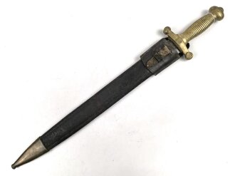 Frankreich Faschinenmesser Modell 1831, ungereinigt, Herstellerstempel Pichet freres Chatellerault 1833, mit Koppelschuh deren Befestigungslasche leider abgerissen ist, Scheide  cirka 9 mm geschrumpft