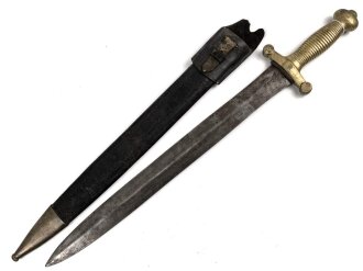 Frankreich Faschinenmesser Modell 1831, ungereinigt, Herstellerstempel Pichet freres Chatellerault 1833, mit Koppelschuh deren Befestigungslasche leider abgerissen ist, Scheide  cirka 9 mm geschrumpft