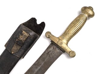 Frankreich Faschinenmesser Modell 1831, ungereinigt, Herstellerstempel Pichet freres Chatellerault 1833, mit Koppelschuh deren Befestigungslasche leider abgerissen ist, Scheide  cirka 9 mm geschrumpft