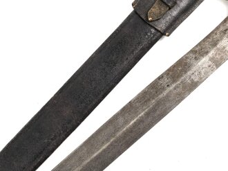 Frankreich Faschinenmesser Modell 1831, ungereinigt, Herstellerstempel Pichet freres Chatellerault 1833, mit Koppelschuh deren Befestigungslasche leider abgerissen ist, Scheide  cirka 9 mm geschrumpft