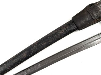Österreich, Seitengewehr Modell 1870, ungereinigt, mit Koppelschuh, Herstellermarke auf Klingenansatz, Drückerfede bzw Drückerknopf entfernt und mit Zinn ausgefüllt,