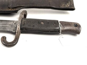 Österreich, Seitengewehr Modell 1870, ungereinigt, mit Koppelschuh, Herstellermarke auf Klingenansatz, Drückerfede bzw Drückerknopf entfernt und mit Zinn ausgefüllt,