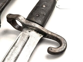 Österreich, Seitengewehr Modell 1870, ungereinigt, mit Koppelschuh, Herstellermarke auf Klingenansatz, Drückerfede bzw Drückerknopf entfernt und mit Zinn ausgefüllt,